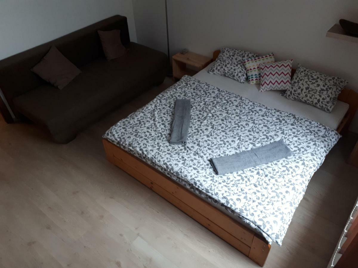 Utulny Apartman V Bratislava 6 エクステリア 写真