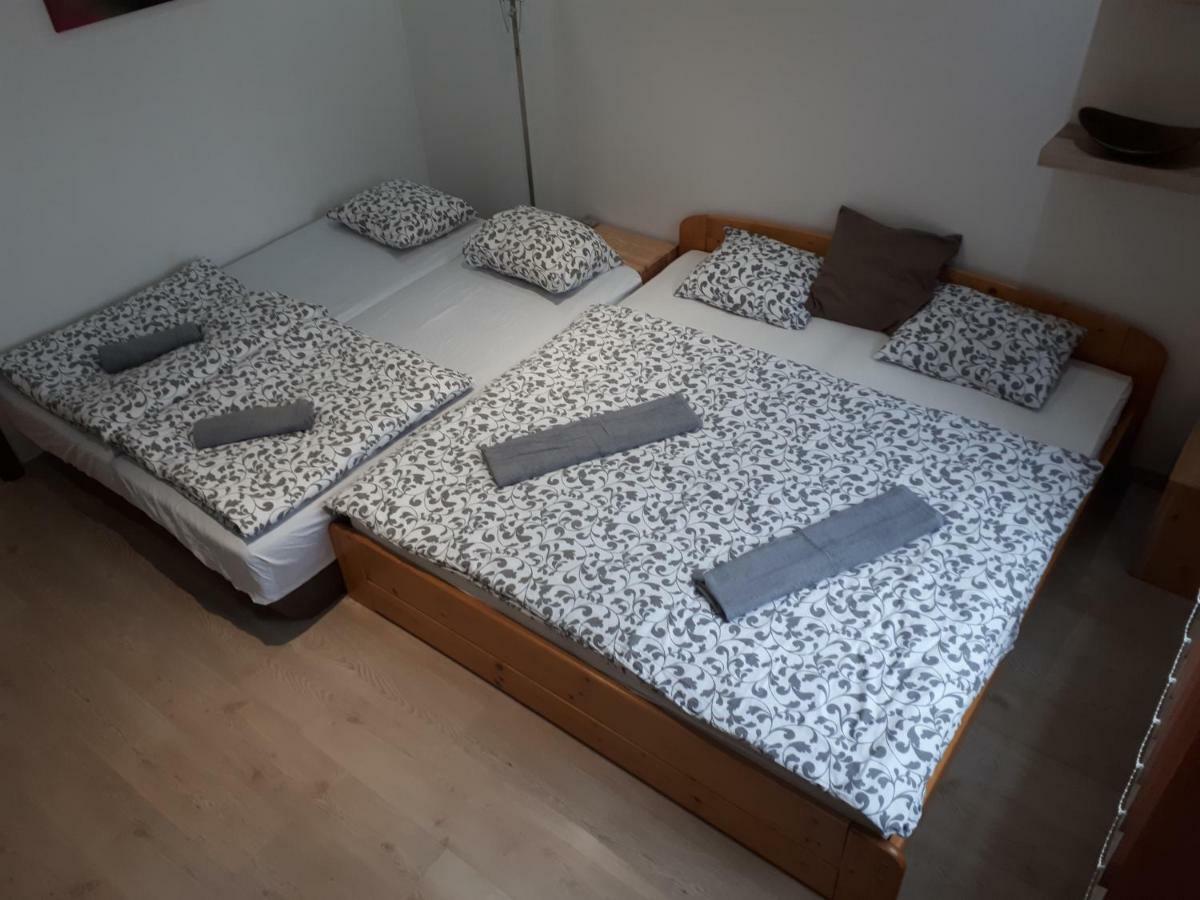 Utulny Apartman V Bratislava 6 エクステリア 写真